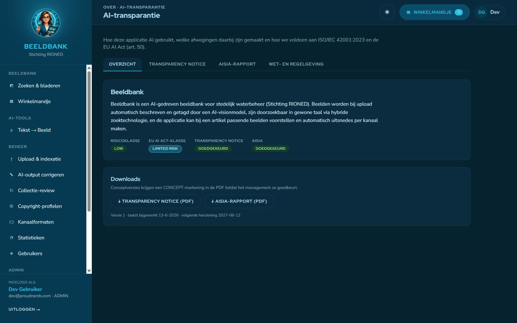 AI-transparantiepagina met ISO 42001, EU AI Act-classificatie en downloadbare rapporten